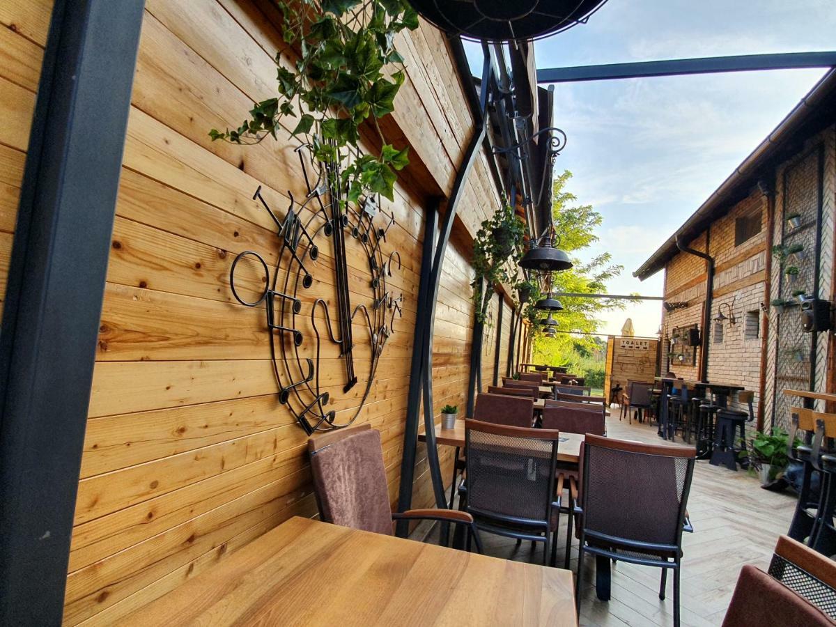 Oldbrick Pub Hotel Sombor Eksteriør billede