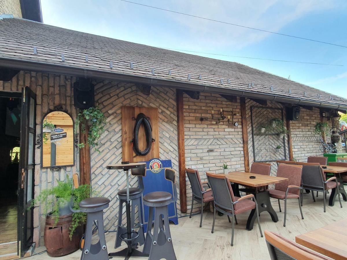 Oldbrick Pub Hotel Sombor Eksteriør billede