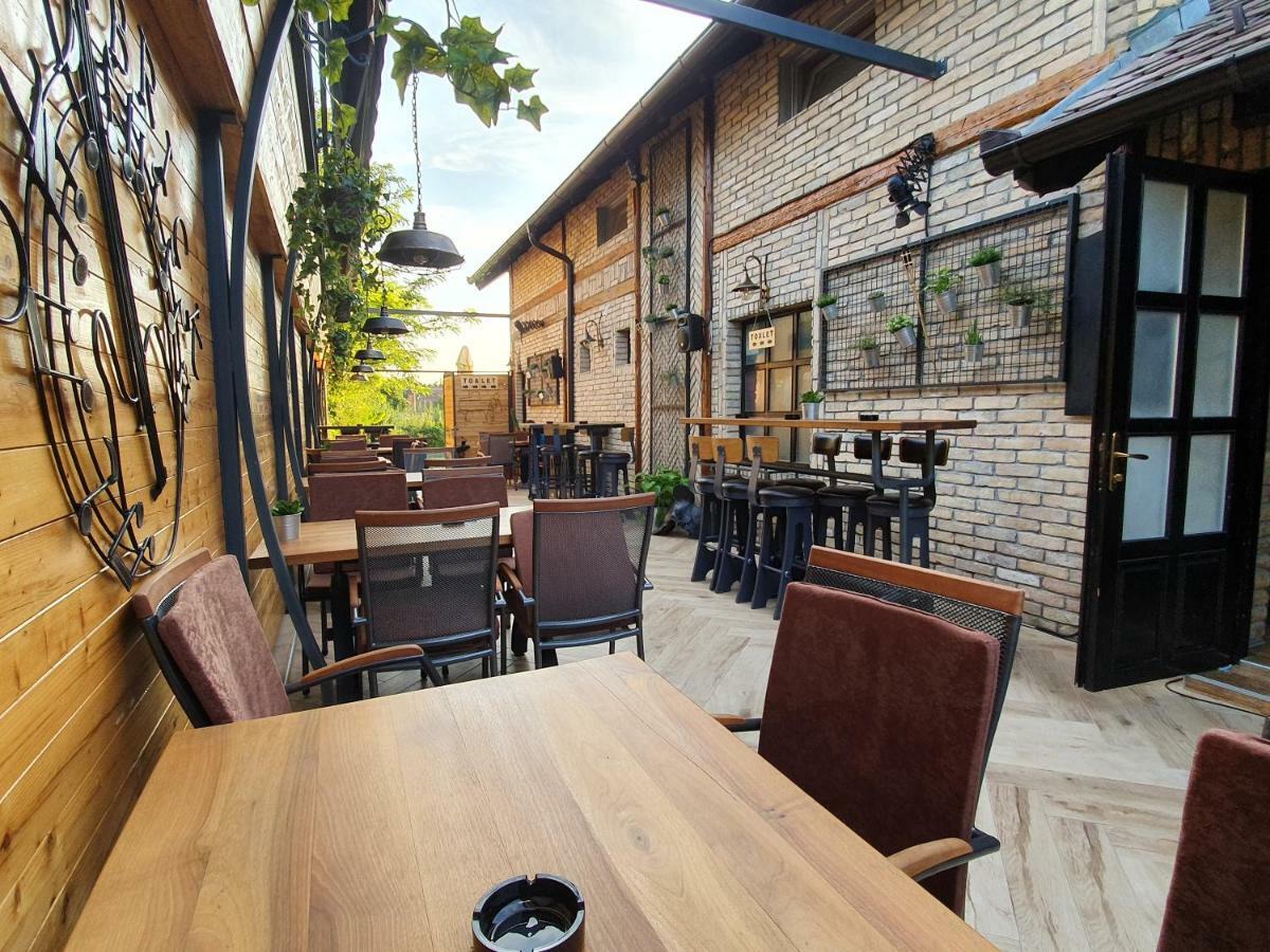 Oldbrick Pub Hotel Sombor Eksteriør billede