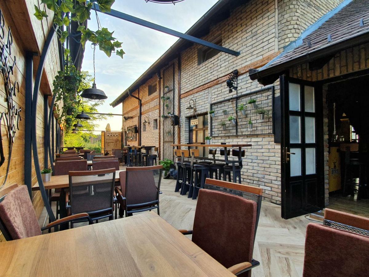 Oldbrick Pub Hotel Sombor Eksteriør billede