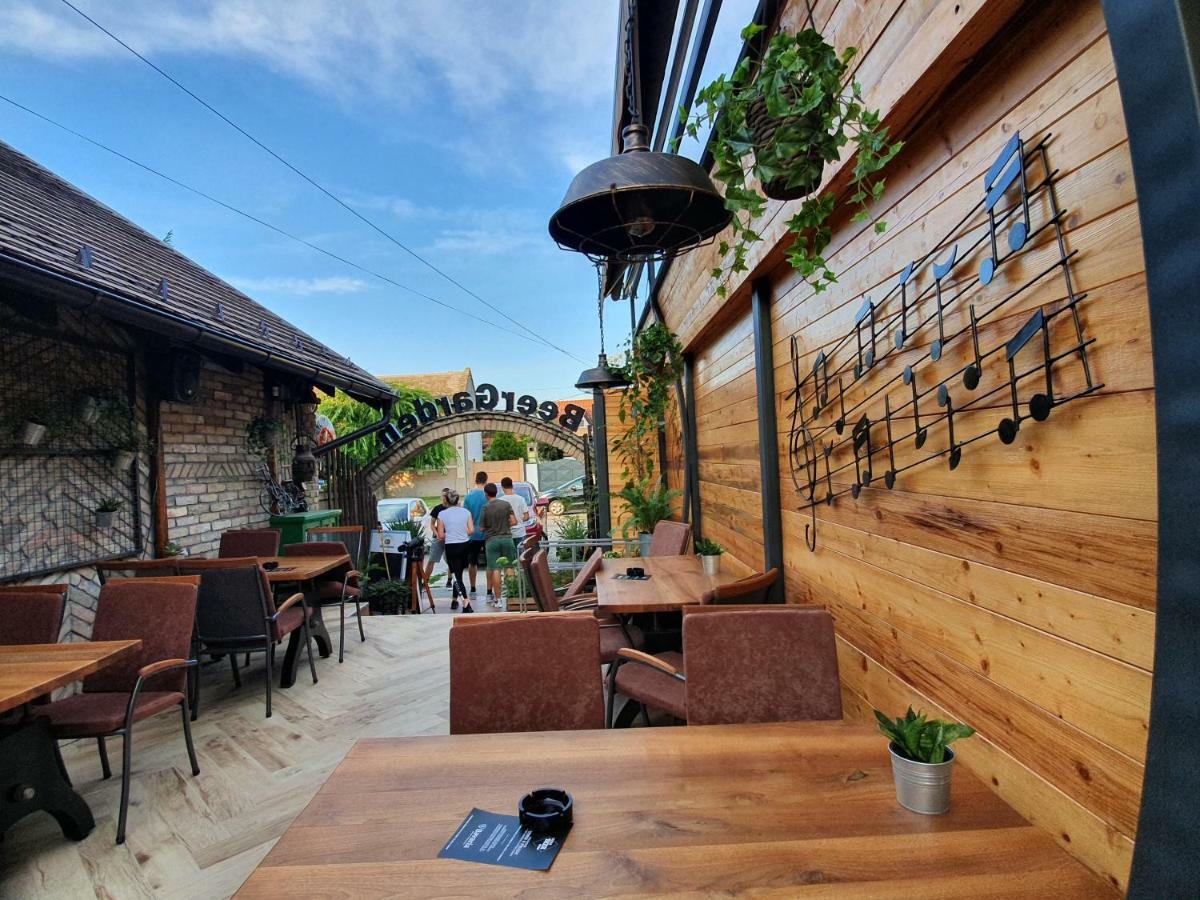 Oldbrick Pub Hotel Sombor Eksteriør billede